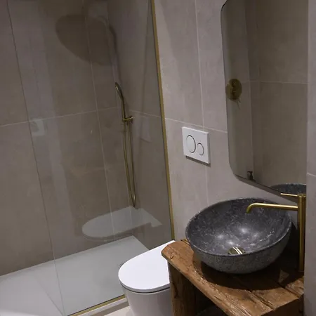 Amber Apartman *